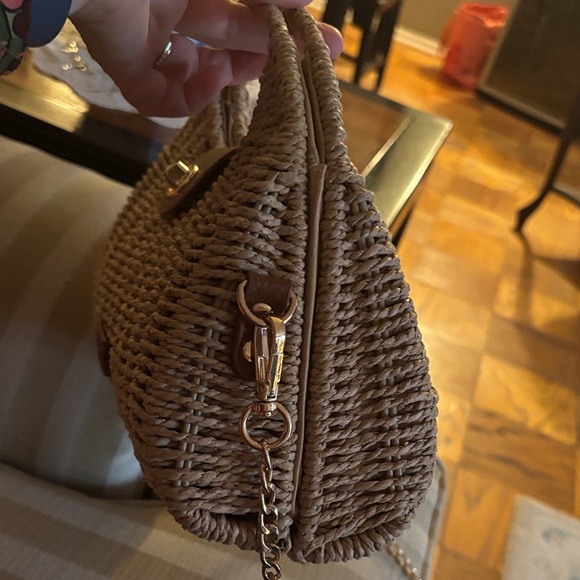 NEW Tan Woven Handbag with Gold Removable Chain - Picture 10 of 12